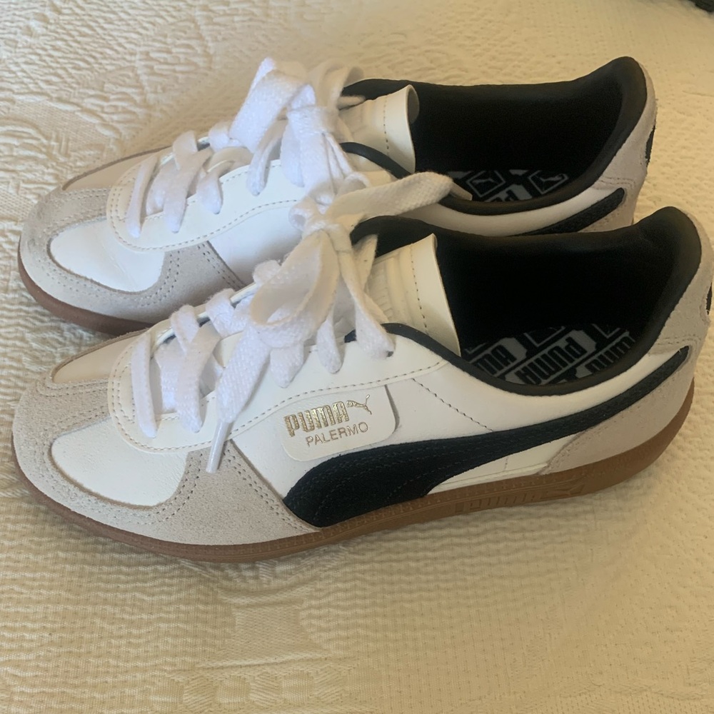 Puma tennis shoe